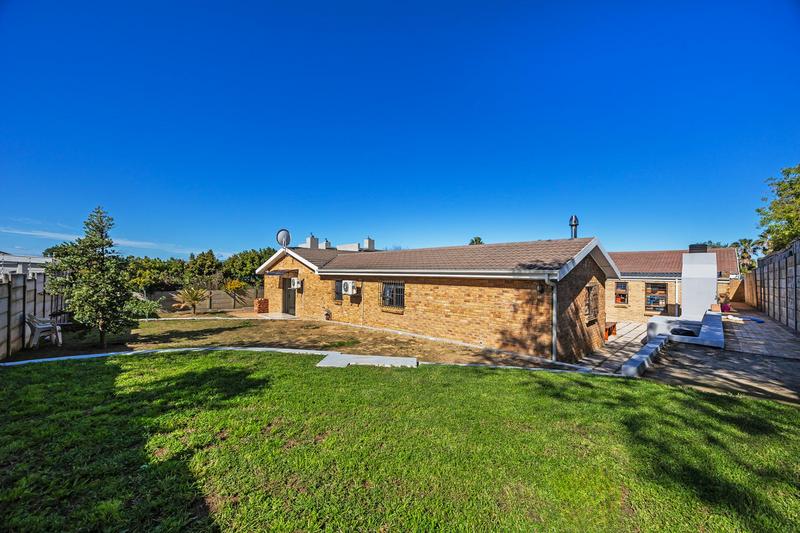 5 Bedroom Property for Sale in Bergsig Western Cape